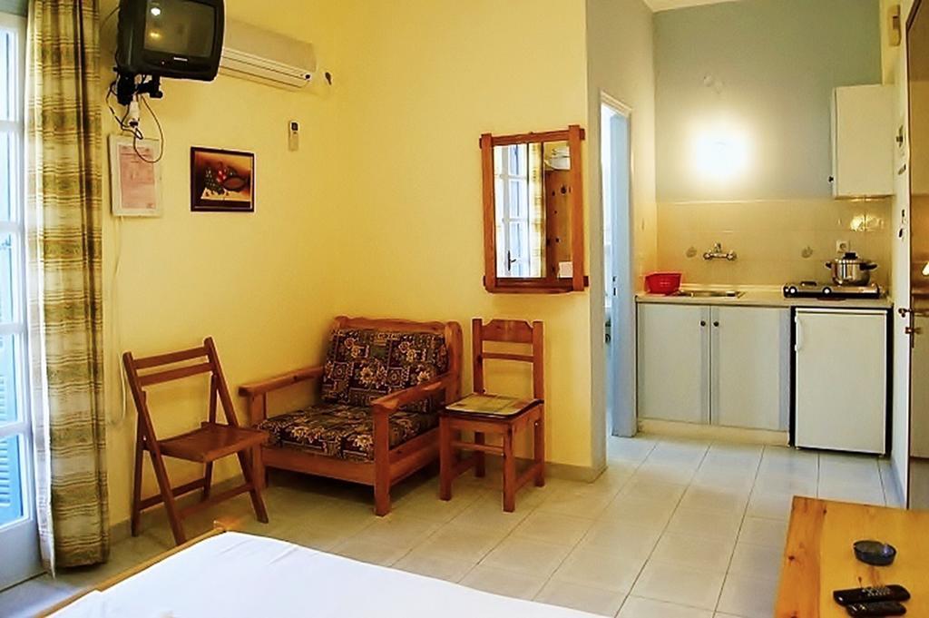 Idroussa Apartment Batsi  Phòng bức ảnh