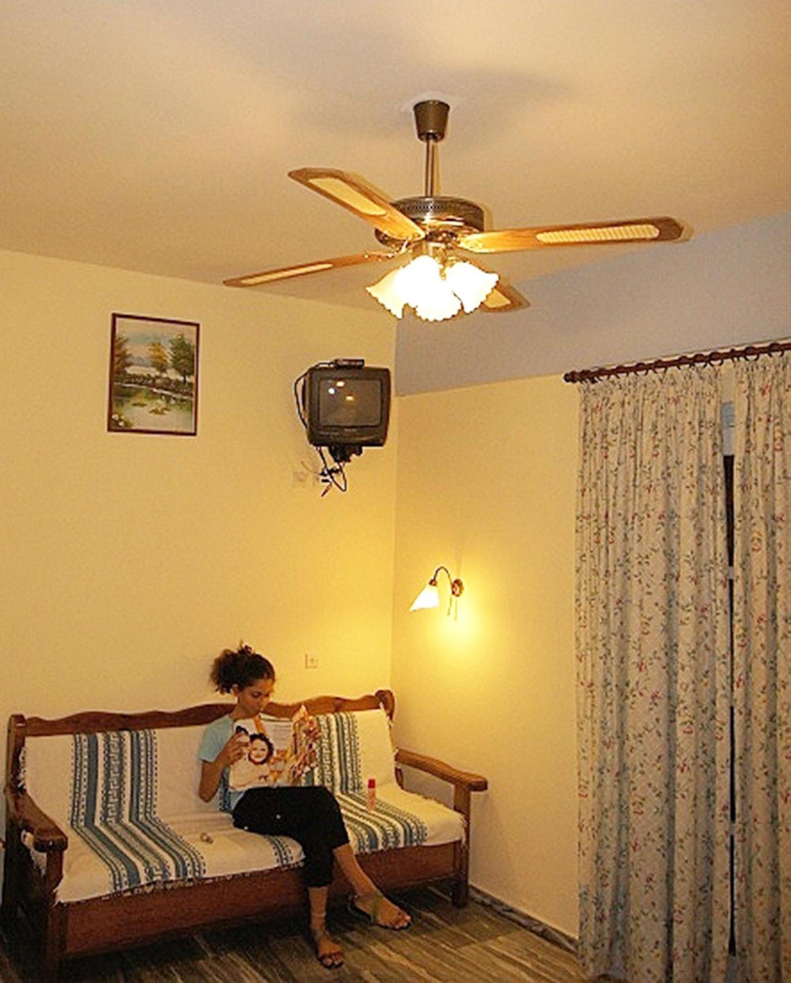 Idroussa Apartment Batsi  Phòng bức ảnh