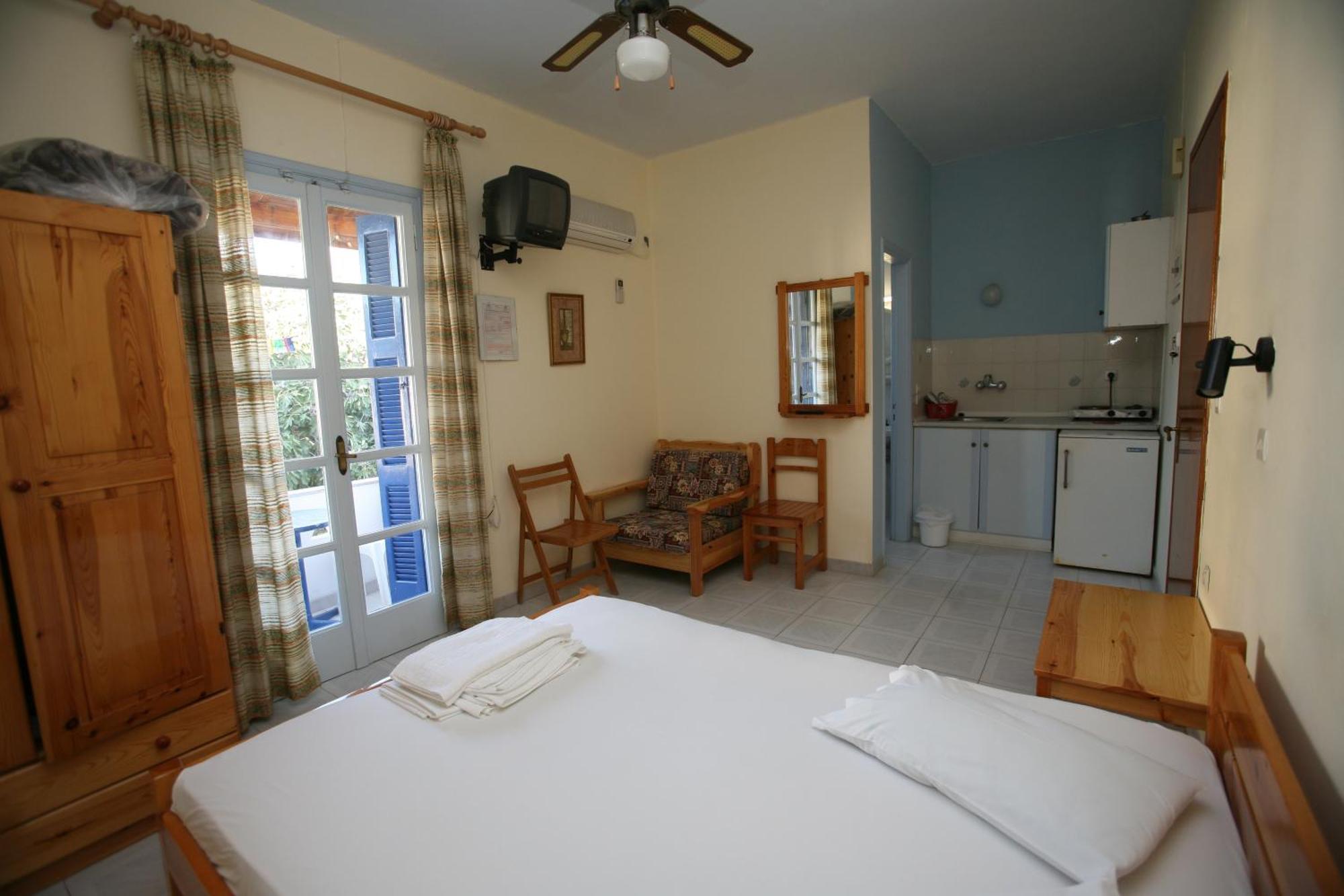 Idroussa Apartment Batsi  Phòng bức ảnh